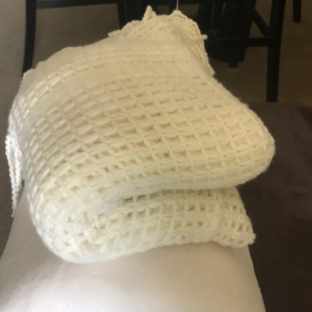 creamy ivory boho cozy poncho/wrap nwt🍂 - Picture 3 of 8